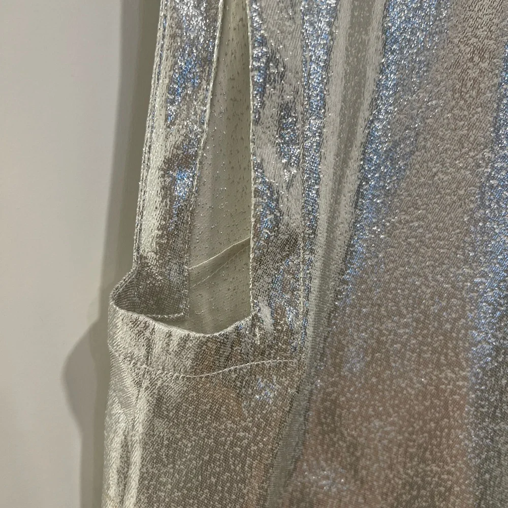 Gorgeous Sleeveless Top - Picture 11 of 17